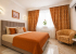 Двуспальная кровать в номере 5 в Loft Studio Носовихинское шоссе